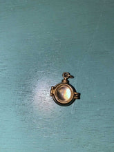 Load image into Gallery viewer, Reserved~ Lillie~ relaxed spirit